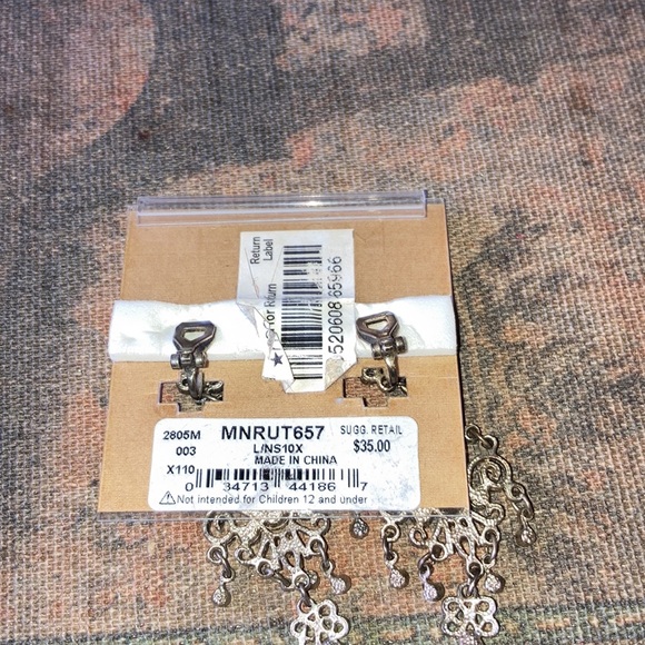 Monet clip on earrings - Picture 2 of 3